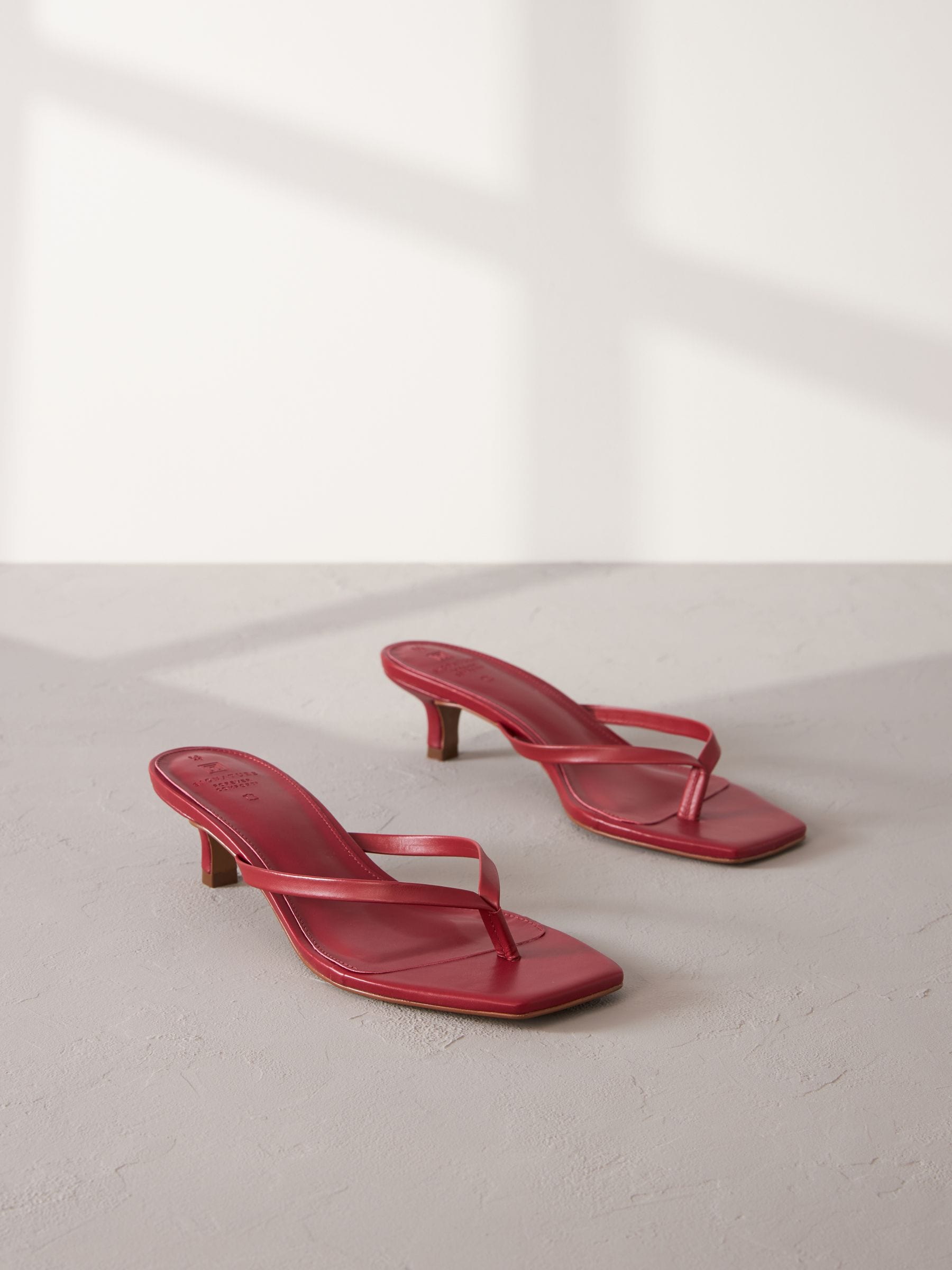Toe post mules top