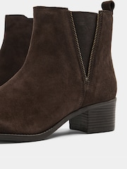 Evans Brown Extra Wide Fit Suede Zip Teeth Ankle Boots In Wide E Fit - Image 4 of 4