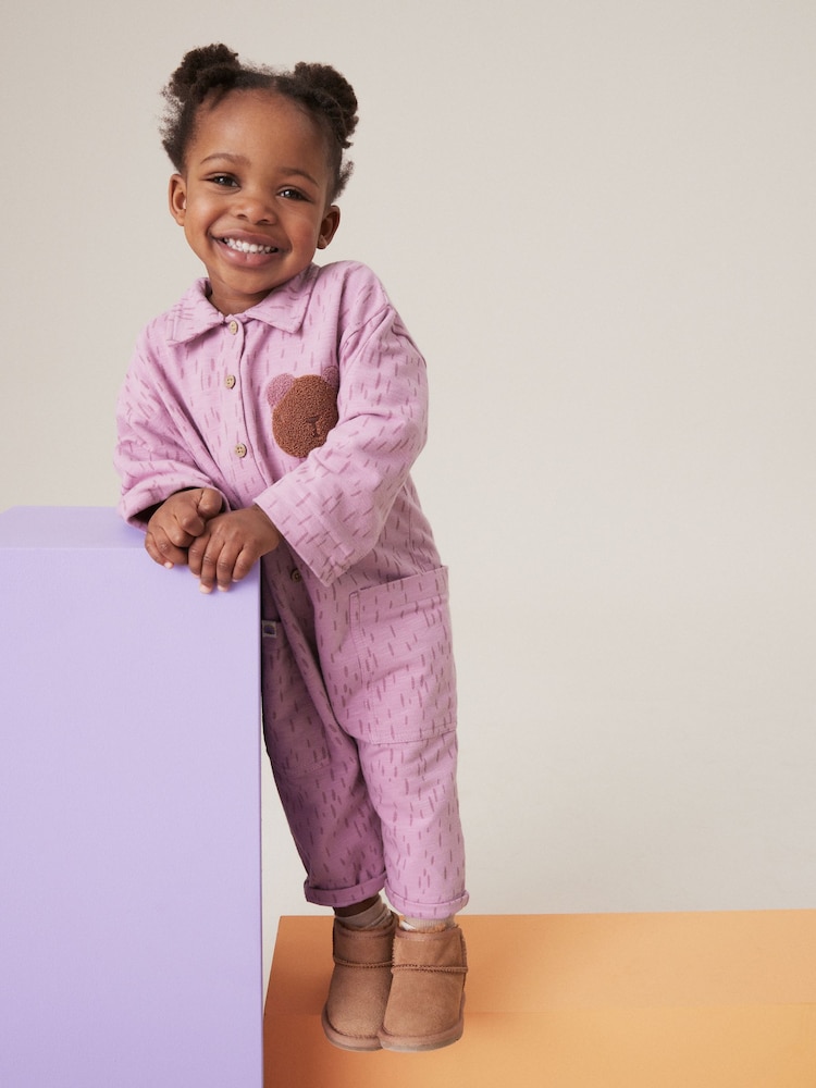 Lila - Langarm-Jumpsuit (3 M.—7 J.) - Bild 1 von 8 Lila - Langarm-Jumpsuit (3 M.—7 J.) - Bild 1 von 8