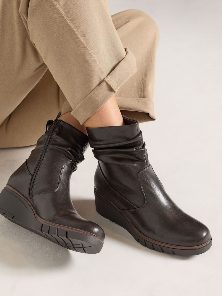 Smeđa - Yours Curve Faux Leather Wedge Boots - Slika 1 od 5