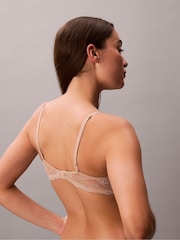 لون طبيعي - حمالة الصدر رافعة Demi بدانتيل مطاطي مثير من Calvin Klein - صورة 2 من 6