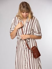 Marrón - Bolso bandolera de piel para móvil Raven de Conkca - Imagen 2 de 7