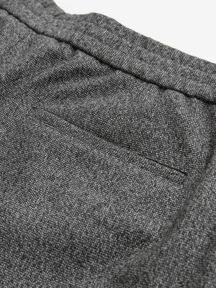 Grau - Elegante, strukturierte Jogginghose - Bild 11 von 11 Grau - Elegante, strukturierte Jogginghose - Bild 11 von 11