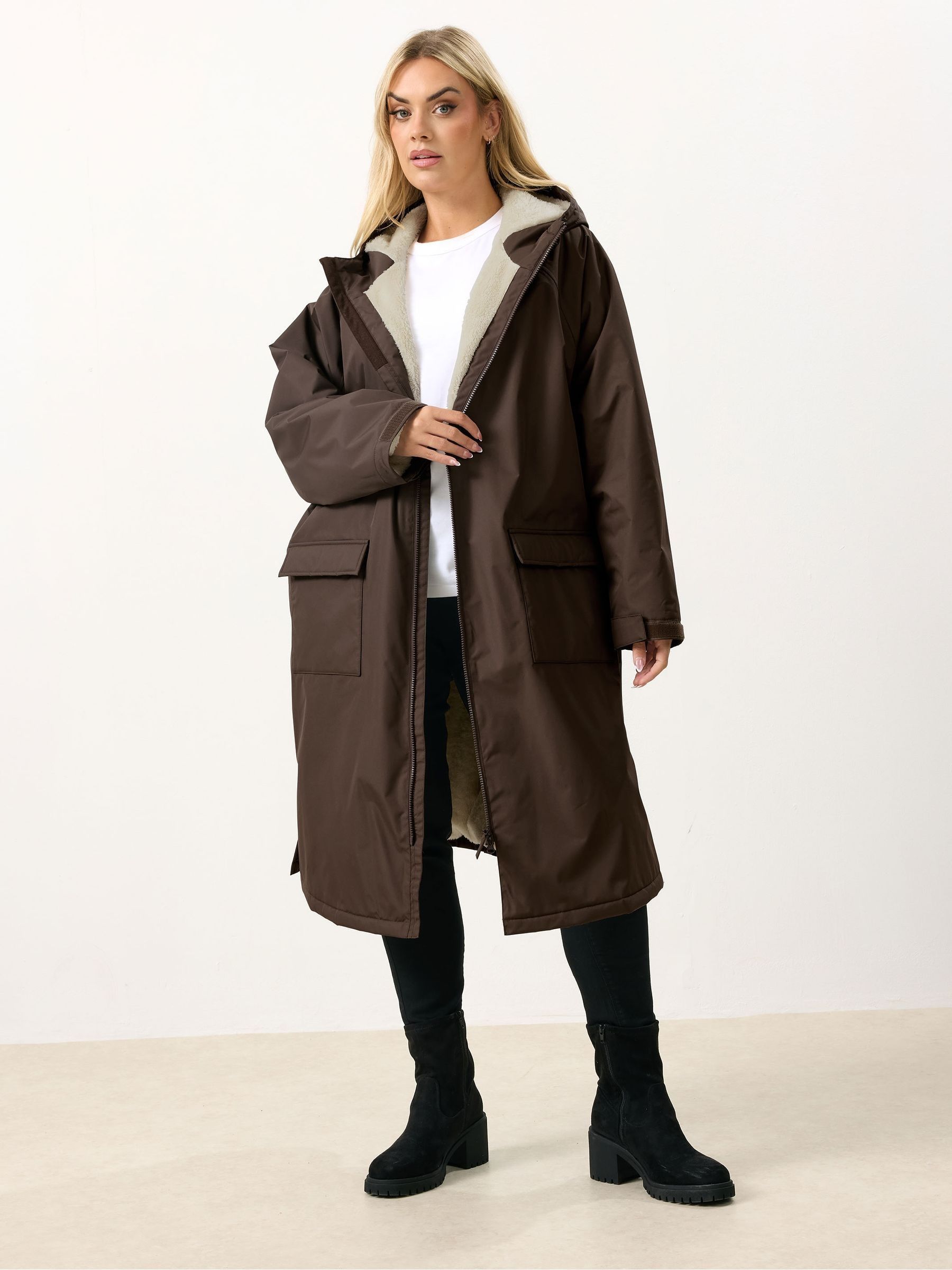 Yours Curve Waterproof Changing Robe - Image 3