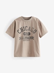 Бежевый с чикаго - Relaxed Fit Short Sleeve Graphic Print T-Shirt (3-16yrs) - Image 1 of 3