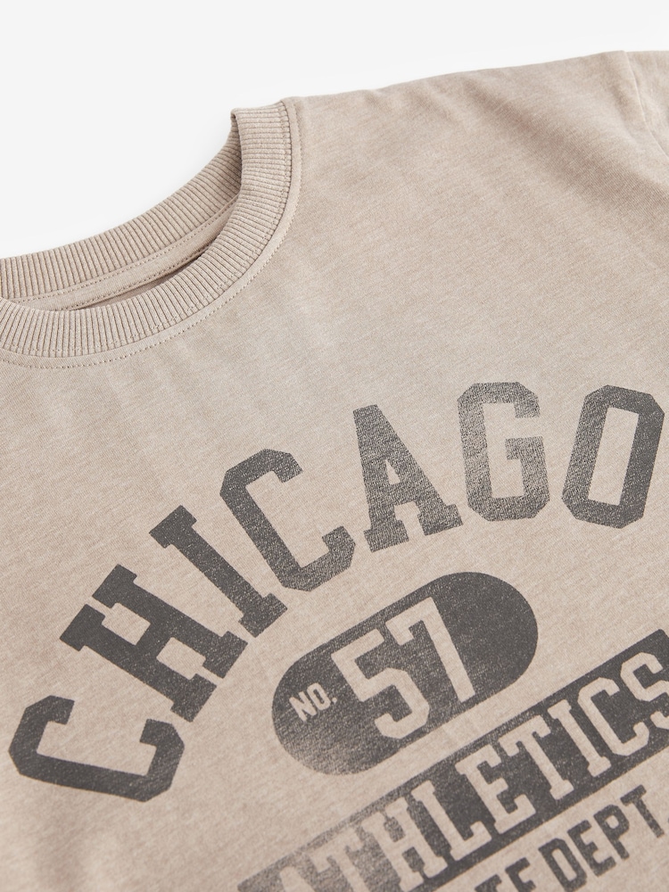 Chicago, Natur - Kurzärmeliges T-Shirt mit Grafikprint in Relaxed-Fit (3–16 J.) - Bild 3 von 3 Chicago, Natur - Kurzärmeliges T-Shirt mit Grafikprint in Relaxed-Fit (3–16 J.) - Bild 3 von 3