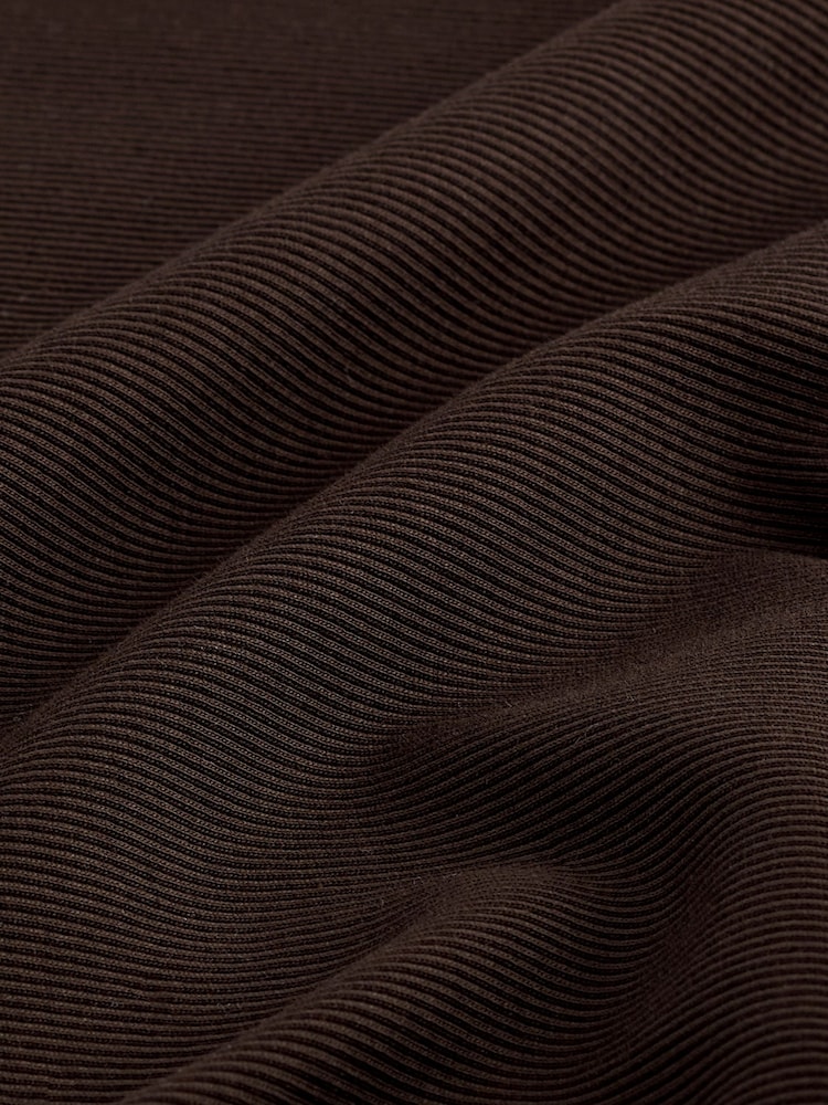 Schokoladenbraun - Ärmelloses geripptes Maxikleid mit Racer-Ausschnitt - Bild 5 von 5 Schokoladenbraun - Ärmelloses geripptes Maxikleid mit Racer-Ausschnitt - Bild 5 von 5