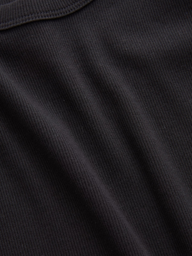 Schwarz - Ärmelloses Premium-Tanktop mit geripptem U-Ausschnitt - Bild 6 von 6 Schwarz - Ärmelloses Premium-Tanktop mit geripptem U-Ausschnitt - Bild 6 von 6