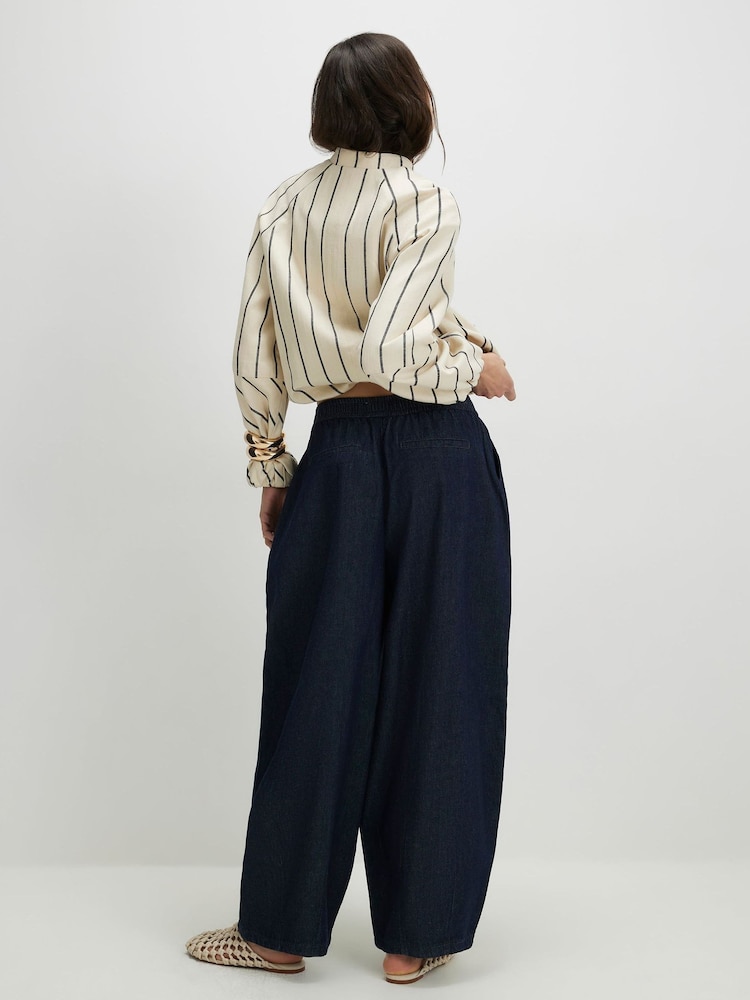 River Island Blue Pleated Elasticated Back Barrel Leg Trousers - Image 2 of 4 River Island Blue Pleated Elasticated Back Barrel Leg Trousers - Image 2 of 4