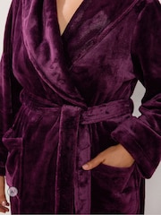 Yours Curve Red Luxe Dressing Gown - Image 4 of 6