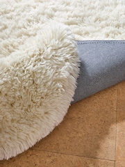 MADE.COM White Curved Dala Shaggy Berber Wool Rug - Image 3 of 5