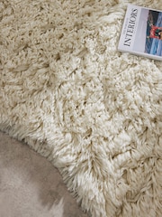 MADE.COM White Curved Dala Shaggy Berber Wool Rug - Image 4 of 5