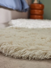MADE.COM White Curved Dala Shaggy Berber Wool Rug - Image 5 of 5