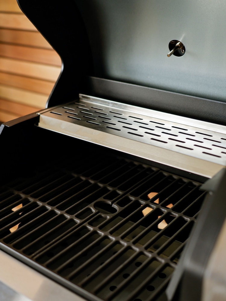 Charles Bentley Silver 2+1 Burner Gas Grill & Charcoal Grill BBQ In Stain - Image 2 of 4