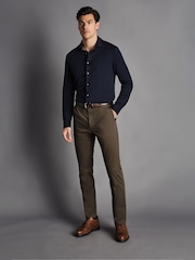 Marrón - Pantalones chinos de corte slim Ultimate sin planchado Charles Tyrwhitt - Imagen 3 de 5