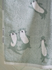 Handtuch aus 100 % Baumwolle mit Otter-Motiv - Bild 3 von 6