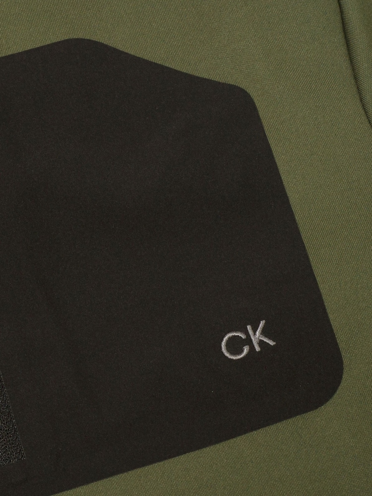 Calvin Klein Golf Delta Sweatshirt mit Viertelreißverschluss - Bild 8 von 8