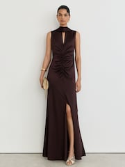 Weintraube Burgunder - Reiss Abi Cape-Detail Satin-Mix Ruched Maxi Dress - Bild 4 von 10