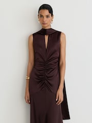 Weintraube Burgunder - Reiss Abi Cape-Detail Satin-Mix Ruched Maxi Dress - Bild 5 von 10
