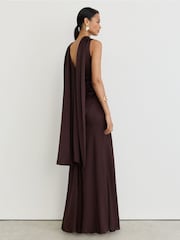 Weintraube Burgunder - Reiss Abi Cape-Detail Satin-Mix Ruched Maxi Dress - Bild 8 von 10