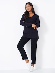Crew Clothing Edna Longline Cable V-Neck Jumper - Image 2 of 5