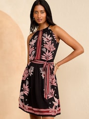 Schwarz mit Paisleymuster - Love & Roses Neckholder-Minikleid mit Verzierungsdetails - Bild 1 von 4