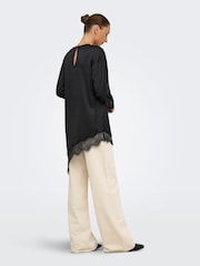 JDY Asymmetric Longline Top with Lace Trim - Imagem 4 de 6