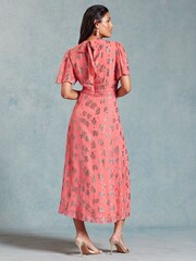 Love & Roses Pink Printed Metallic Flutter Sleeve Midi Dress - Image 4 of 4