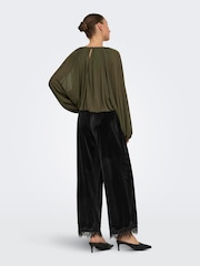 JDY Velvet Wide Leg Trousers with Lace Trim - Image 4 de 7
