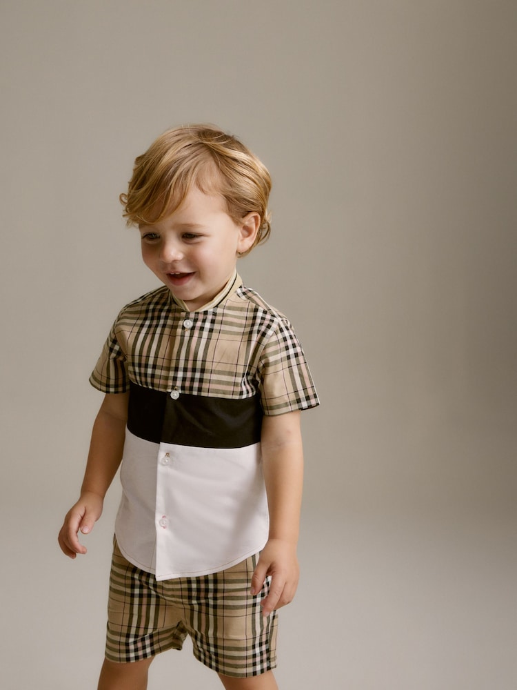 ألوان متعارضة أسمر/بيج فاتح - حزمة من شورت وتيشرت بكُم قصير وألوان متعارضة (3 شهور-12 سنوات) - صورة 1 من 6