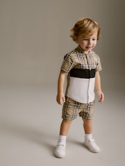 ألوان متعارضة أسمر/بيج فاتح - حزمة من شورت وتيشرت بكُم قصير وألوان متعارضة (3 شهور-12 سنوات) - صورة 2 من 6