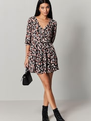 Animal Print - Tailliertes Minikleid mit kurzen Ärmeln - Bild 2 von 6