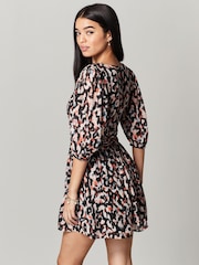 Animal Print - Tailliertes Minikleid mit kurzen Ärmeln - Bild 3 von 6