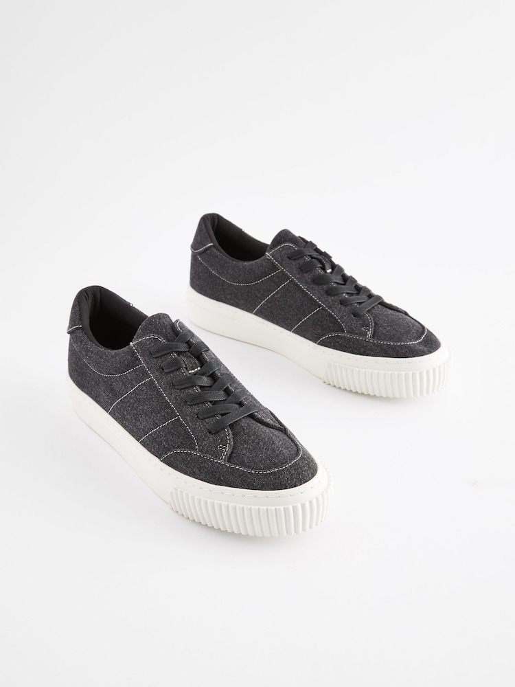 Schwarz - Kompakte Sneaker - Bild 1 von 5 Schwarz - Kompakte Sneaker - Bild 1 von 5