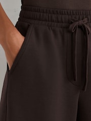 Reiss Dark Chocolate Brown Abigail Petite Premium Interlock Barrel-Leg Joggers - Image 4 of 7
