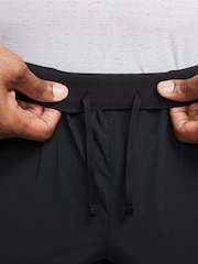 Черный - Nike Challenger Dri-FIT 7 Inch 2-in-1 Running Shorts - Изображение 13 из 18