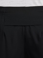 Черный - Nike Challenger Dri-FIT 7 Inch 2-in-1 Running Shorts - Изображение 16 из 18