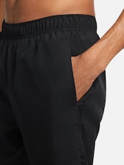 Черный - Nike Challenger Dri-FIT 7 Inch 2-in-1 Running Shorts - Изображение 4 из 18