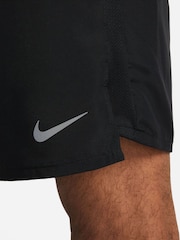 Черный - Nike Challenger Dri-FIT 7 Inch 2-in-1 Running Shorts - Изображение 5 из 18