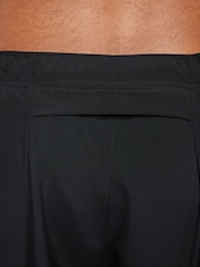 Черный - Nike Challenger Dri-FIT 7 Inch 2-in-1 Running Shorts - Изображение 7 из 18