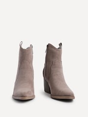 Moca - Botas de antelina estilo western Jessie de Linzi - Imagen 7 de 7