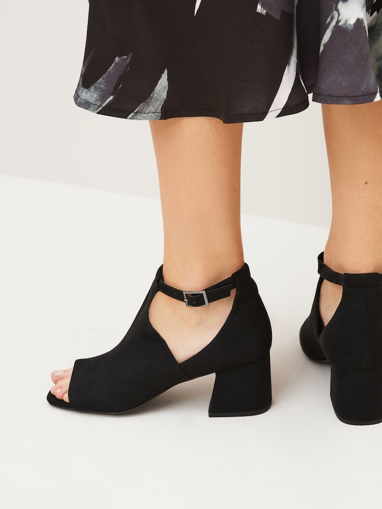 črna - Nizki škornji z izrezom Forever Comfort® - Slika 2 iz 7 črna - Nizki škornji z izrezom Forever Comfort® - Slika 2 iz 7