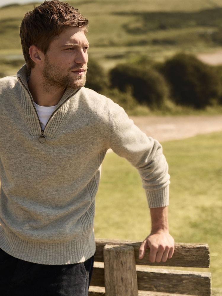 Hellgrau - Barbour® Pullover aus Lammwolle mit kurzem Reißverschluss - Bild 1 von 6