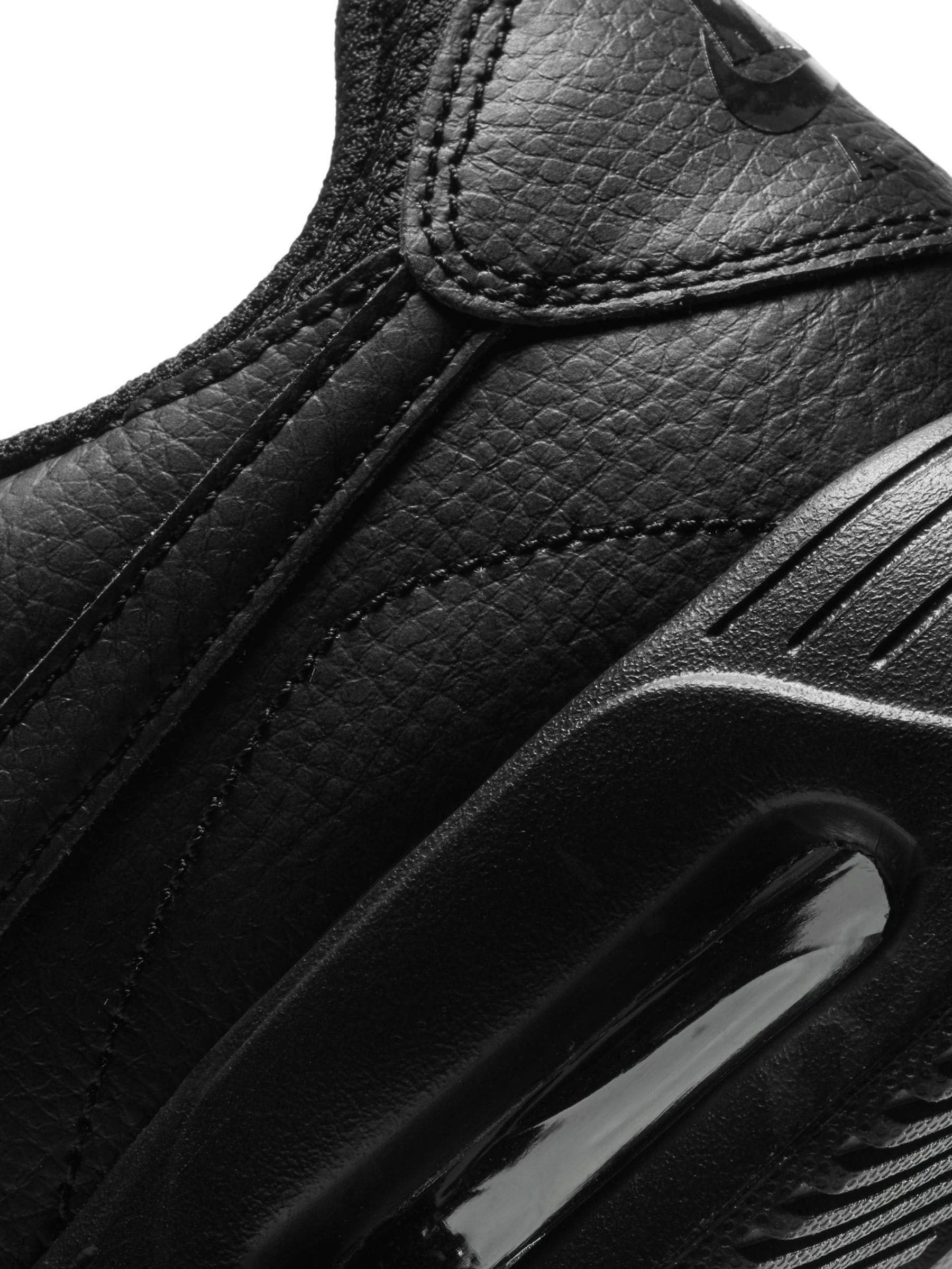 black nike soft trainers