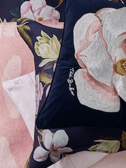 وسادة قطن 100% بتصميم مورّد Opal من Ted Baker - صورة 4 من 4