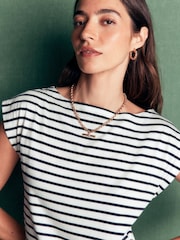 Κρεμ - Boden Supersoft T-Shirt με λαιμόκοψη - Εικόνα 2 από 4