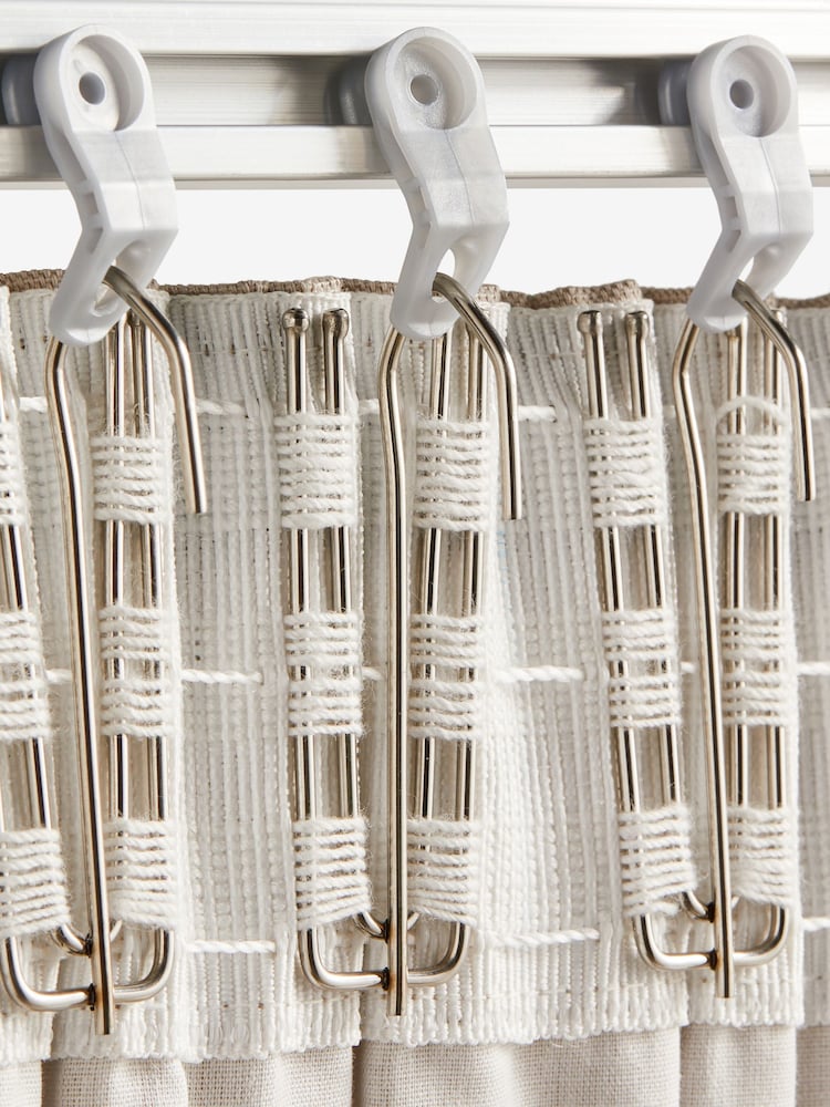 Brushed Silver 20 Pack of Pencil Pleat Curtain Hooks - Image 4 of 4