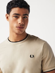 Fred Perry Twin Tipped Logo 100% Cotton T-Shirt - Image 4 of 8
