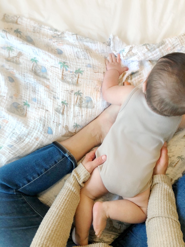 aden + anais Large 100% Cotton Muslin Blankets 3 Pack - Image 6 of 9