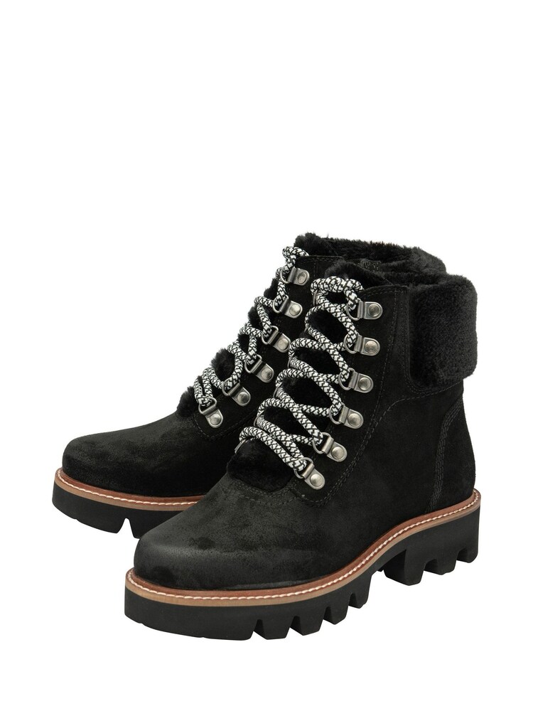 Schwarz - Ravel Stiefeletten aus Veloursleder mit Profilsohle und Schnürung - Bild 2 von 4 Schwarz - Ravel Stiefeletten aus Veloursleder mit Profilsohle und Schnürung - Bild 2 von 4